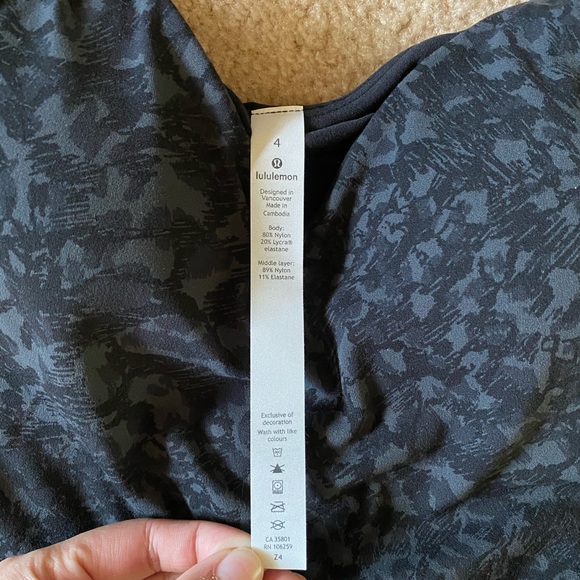 PSA - FAKE LULULEMON ALIGN TANK *Scam Alert* - Picture 10 of 11